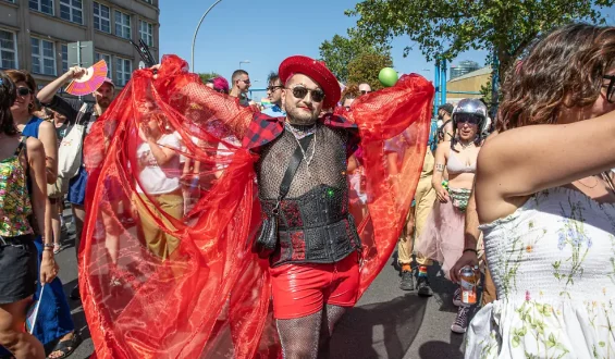 Christopher Street Day in Berlin zieht Hunderttausende an