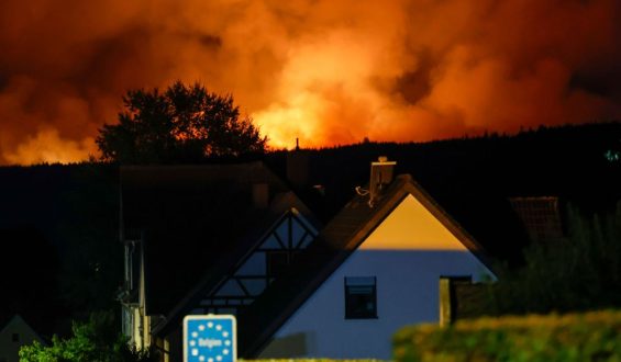 Waldbrand im Hohen Venn bedroht Monschau