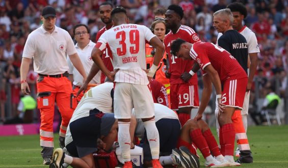 Gesundheitsvorfall bei Jamal Musiala beim Telekom Cup