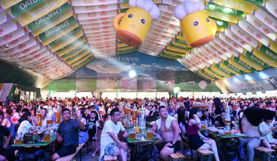 Oktoberfest auf chinesisch – sehr, sehr chinesisch