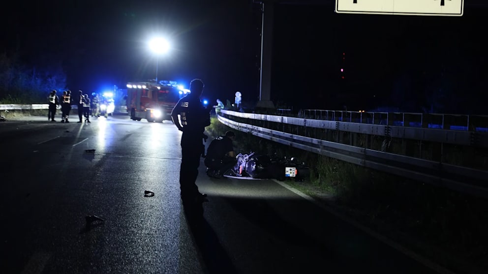 Verdacht auf illegales Rennen: Tödlicher Motorrad-Unfall in Köln
