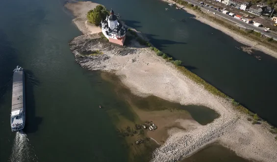 Rhein-Niedrigwasser bedroht Lieferketten
