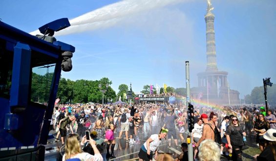 Techno-Parade „Rave the Planet“ in Berlin: Frieden und Gemeinschaft im Fokus