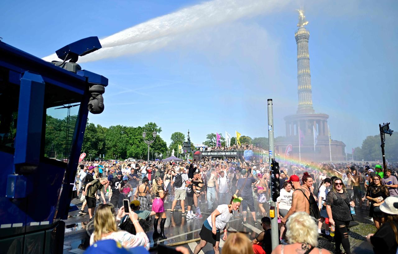 Techno-Parade „Rave the Planet“ in Berlin: Frieden und Gemeinschaft im Fokus