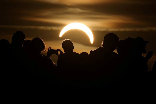 Partielle Sonnenfinsternis in verschiedenen Städten
