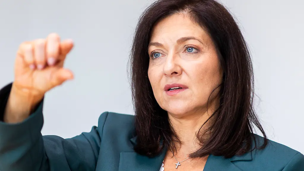 Reiche legt Milliarden-Sparbilanz vor und setzt auf Bürokratieabbau