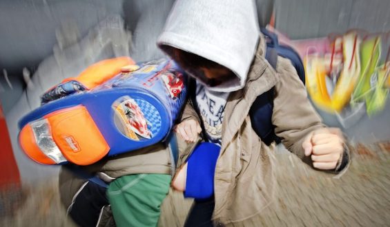 Anstieg der Gewalt an Schulen: Sofortiges Eingreifen an Brennpunkten gefordert
