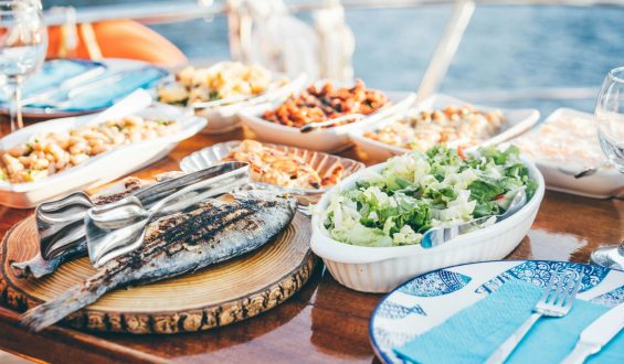 Mediterrane Rezepte für kulinarische Reisen