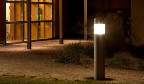 Kann nächtliches Dauerlicht am Nachbarhaus verboten werden?