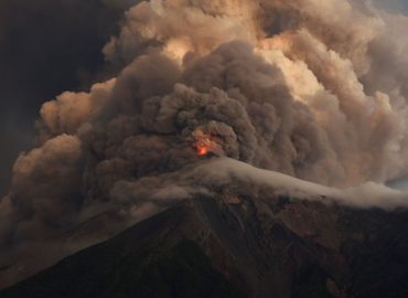 Aktueller Ausbruch des Volcán de Fuego in Guatemala