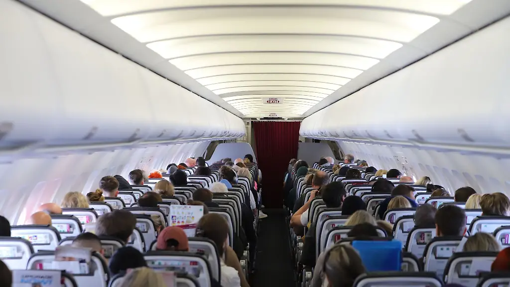 Rechte bei Hitze im Flugzeug: Was Passagiere wissen sollten
