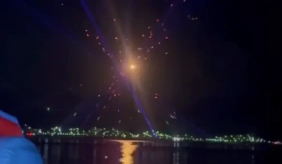 Noworossijsk unter schwerem Beschuss: Ukraine setzt Drohnen und Raketen ein