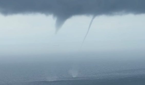Im Flugzeug gefilmt: Wasserhosen vor Norderney