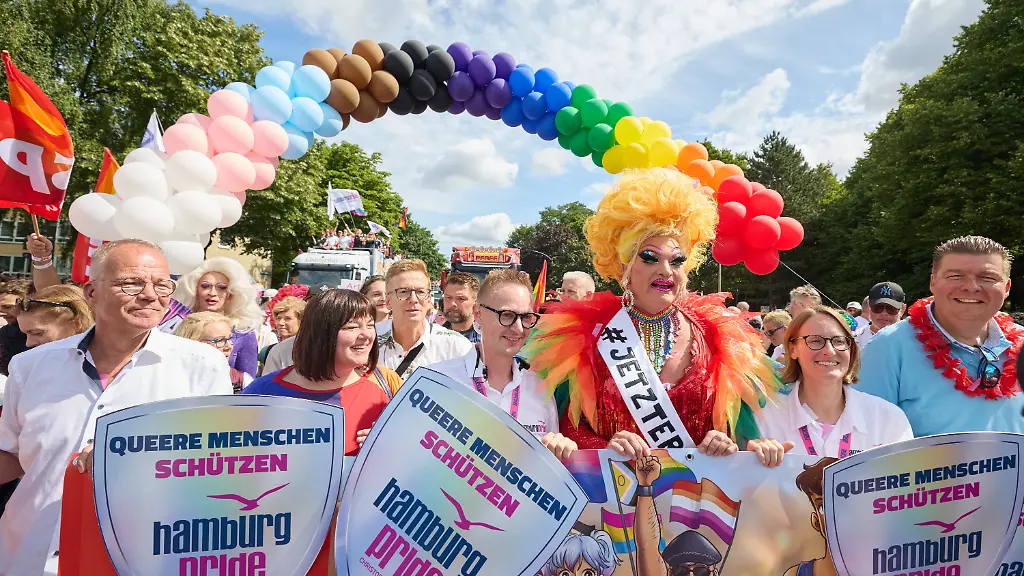 Teilnehmerrekord und starke Botschaften beim Hamburger CSD