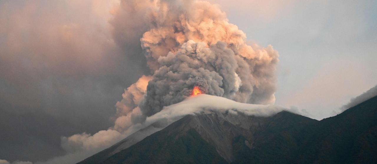 Feuervulkan-Ausbruch in Guatemala: Evakuierungen und Warnungen