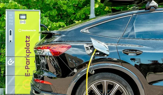 E-Auto-Wechsel nimmt zu: HUK-Auswertung zeigt starken Anstieg