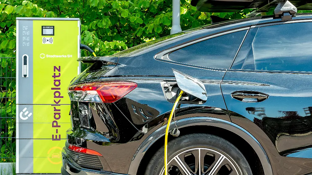 E-Auto-Wechsel nimmt zu: HUK-Auswertung zeigt starken Anstieg