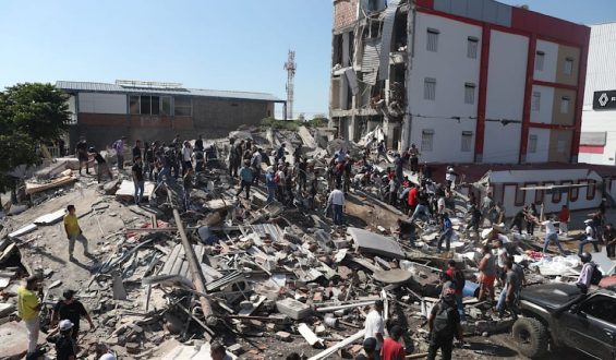 Mehr als 100 Tote bei Erdbeben in Kolumbien