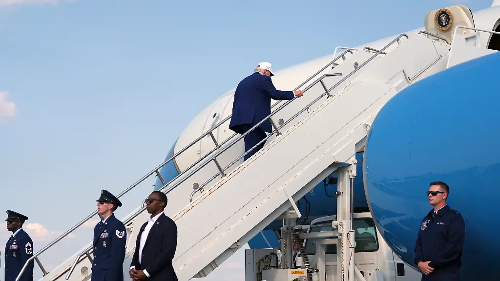 Empörung unter Journalisten: Trumps Geheimer Flugzeugwechsel