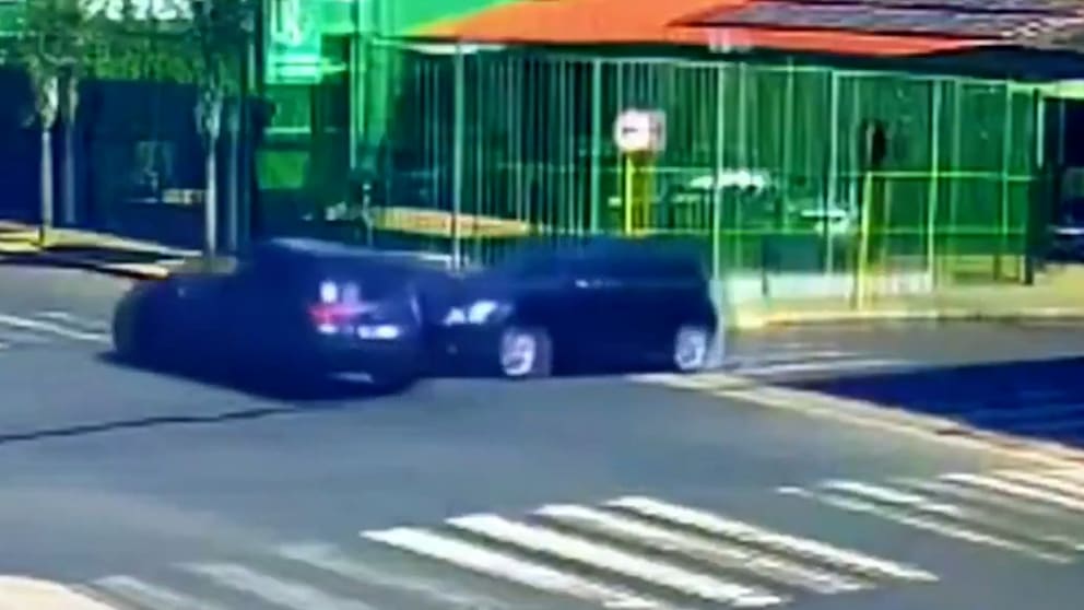 Besser als jeder Stuntman: Nach dem Crash perfekt eingeparkt
