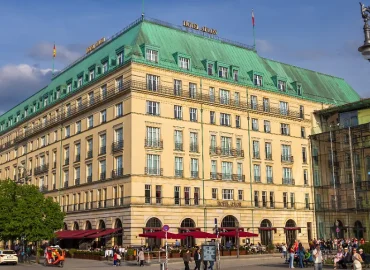 Luxushotel Adlon in Berlin zum Verkauf