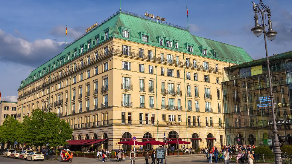Luxushotel Adlon in Berlin zum Verkauf