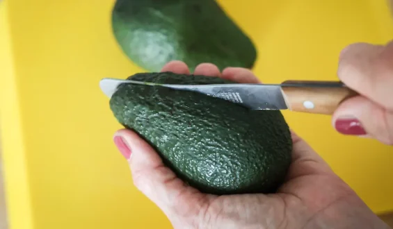 Mehr Frauen von „Avocado-Hand“-Verletzungen betroffen