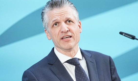 Debatte über Reform der Rente nach 45 Beitragsjahren