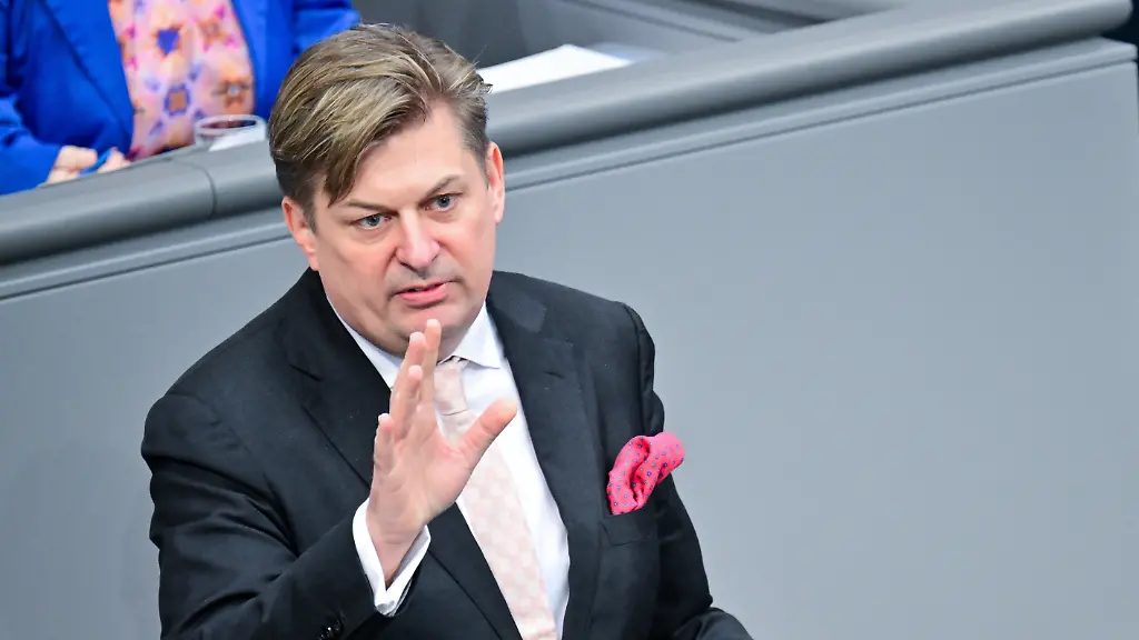 Gericht erlässt Haftbefehl gegen AfD-Politiker Krah nach Rechtsstreit