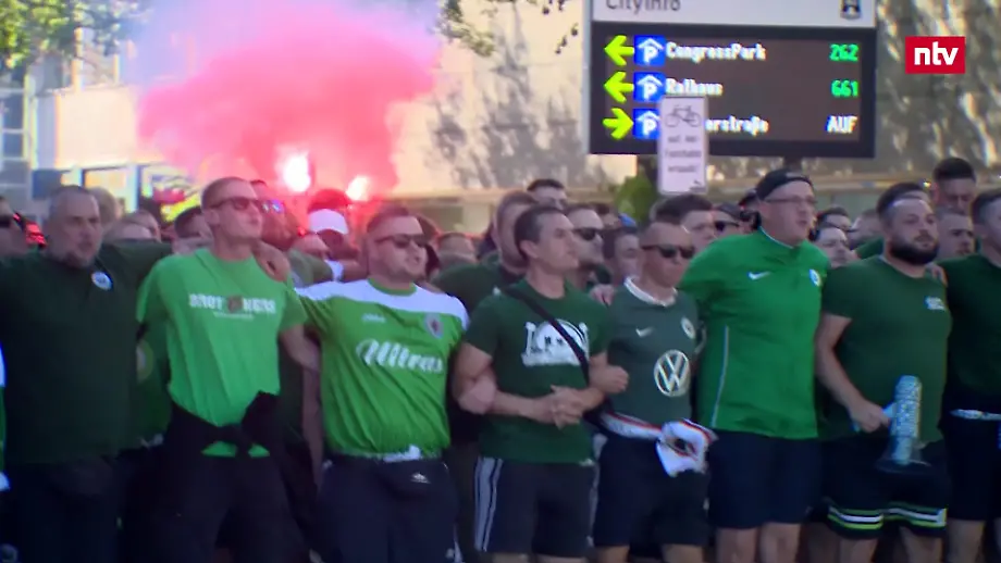 Wolfsburger Fanmarsch vor Spiel gegen Kaiserslautern