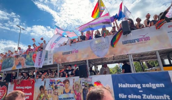 Hamburg feiert „Jetzt-erst-recht-CSD“