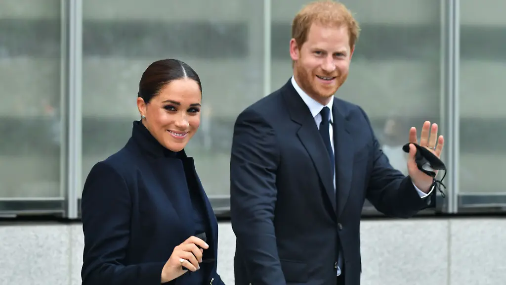 Zurück in England: Harry und Meghan landen in Birmingham