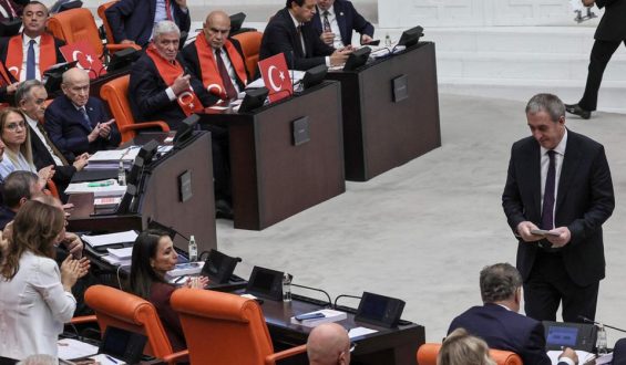 Türkisches Parlament genehmigt Gesetz für Friedensprozess mit PKK