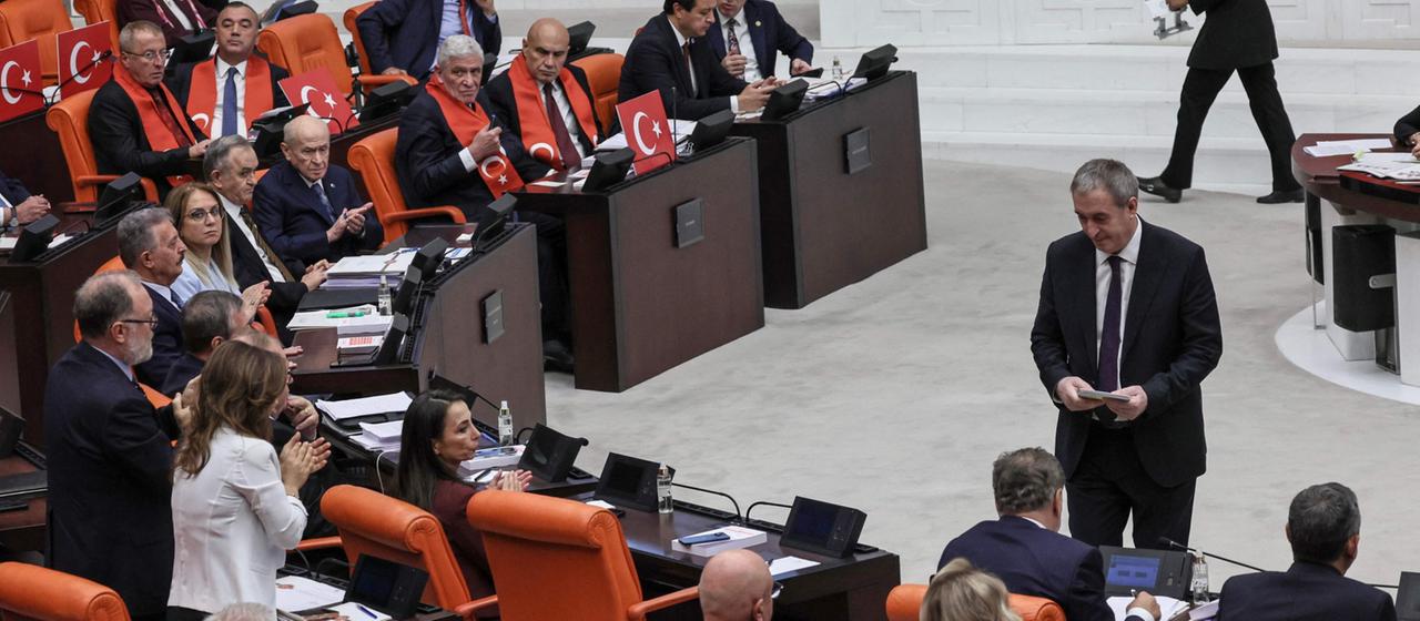 Türkisches Parlament genehmigt Gesetz für Friedensprozess mit PKK