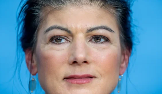 Wagenknecht fordert Höcke zu offenem Dialog heraus