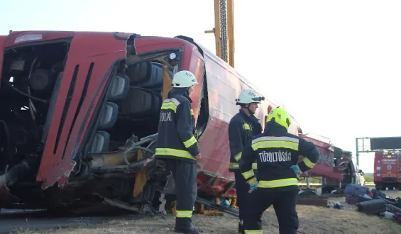 Reisebus-Unfall in Ungarn fordert zwölf Todesopfer