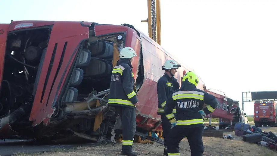 Reisebus-Unfall in Ungarn fordert zwölf Todesopfer