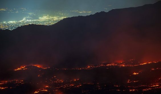 Ätna-Ausbruch legt Reiseverkehr in Catania lahm