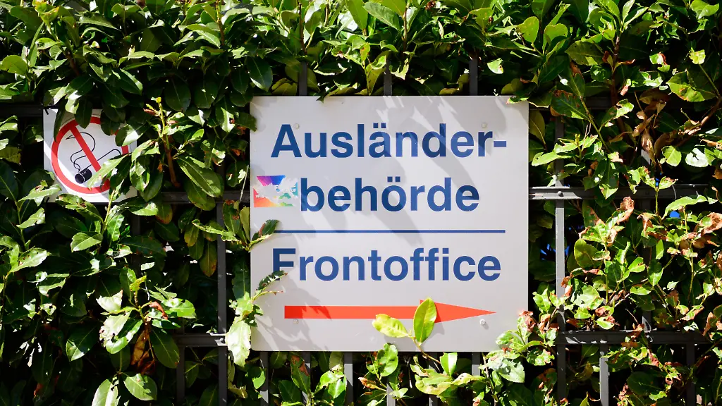 Asylskandal erschüttert Köln: Kommunikationsprobleme und Straftaten auf der Abschiebeliste