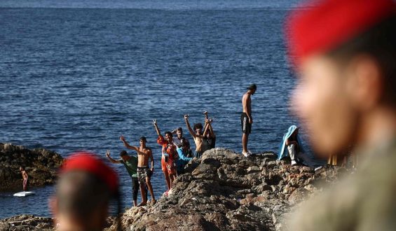 Massenandrang auf die spanische Exklave Ceuta: Marokko kritisiert soziale Medien