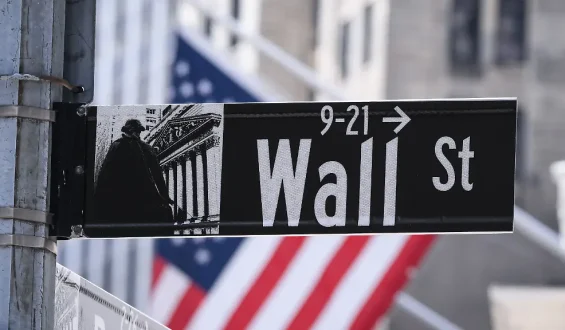 Anstieg des Dow-Jones-Index und Amazons Allzeithoch
