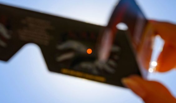 Preisexplosion bei Sonnenfinsternisbrillen