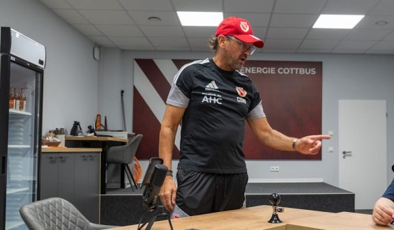 Cottbus-Trainer Wollitz spricht über Verhör bei der Staatsanwaltschaft