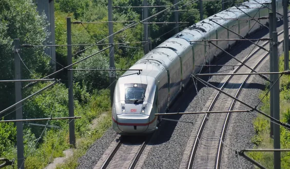 Restmängel bremsen ICE auf Strecke Hamburg-Berlin aus