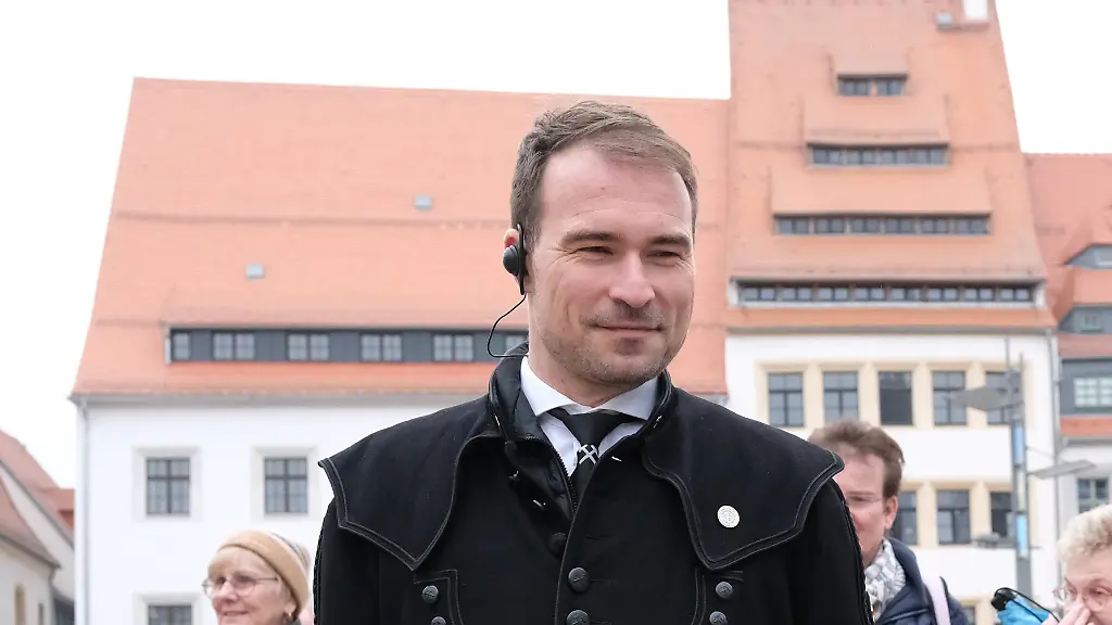 Randale in Leipziger Hotel: Freibergs Oberbürgermeister vorerst suspendiert