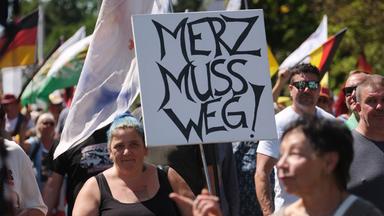 Proteste in Plauen: Tausende fordern Regierungsrücktritt