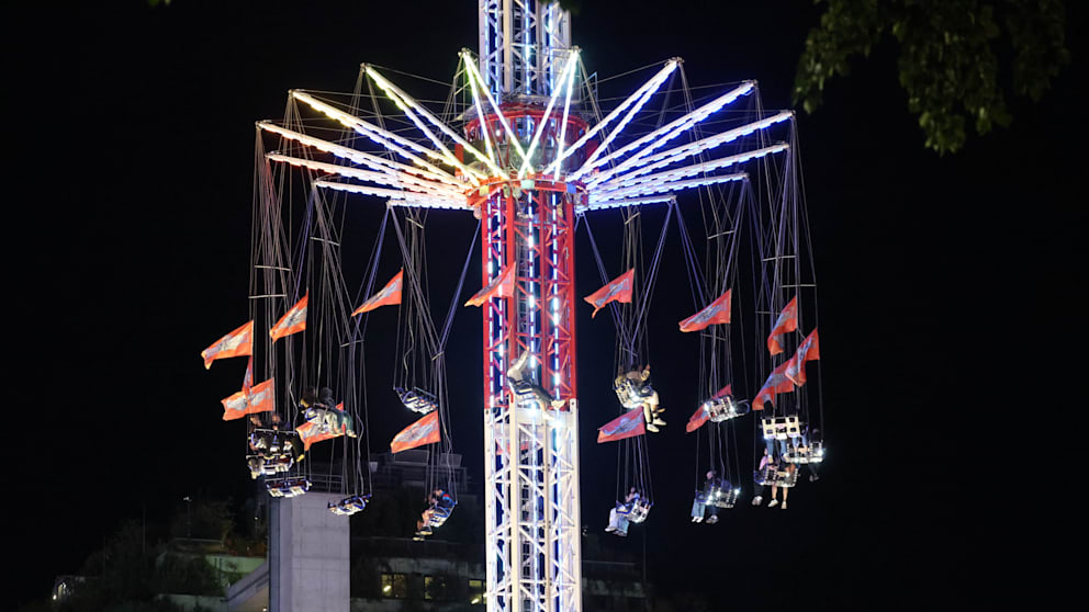 Menschen in 30 Meter Höhe festgehalten: Zwischenfall am Hamburger Dom