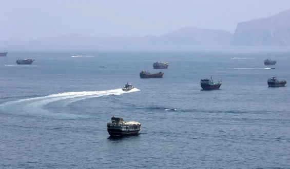 Unbekanntes Geschoss stoppt Tanker vor der Küste des Oman