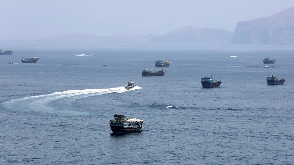 Unbekanntes Geschoss stoppt Tanker vor der Küste des Oman