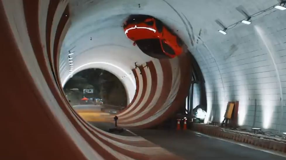 360-Grad-Tunnel-Looping: Chinesischer Autobauer probiert Schumacher-Stunt